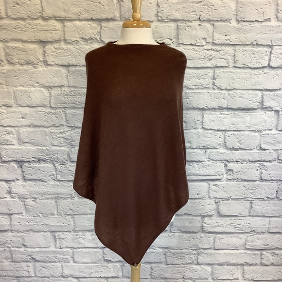 Beryll “Brown Cashmere Poncho” - Picture 2 of 10